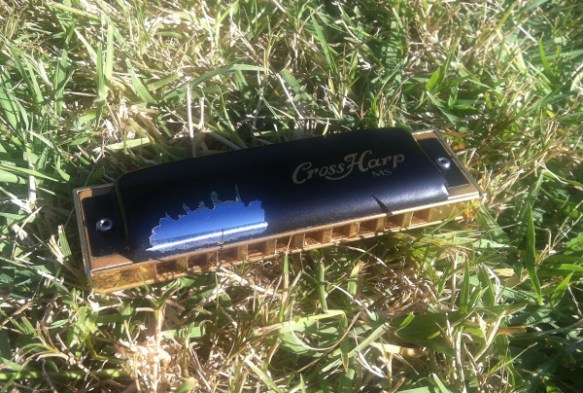 Hohner Crossharp, en C (ça, c'est mon harmonica - l'usure en témoigne !)