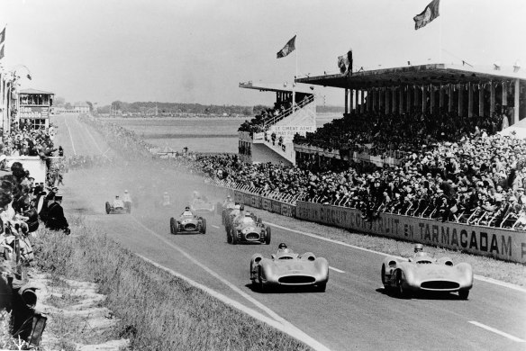 Apres-depart-grand-prix-1954