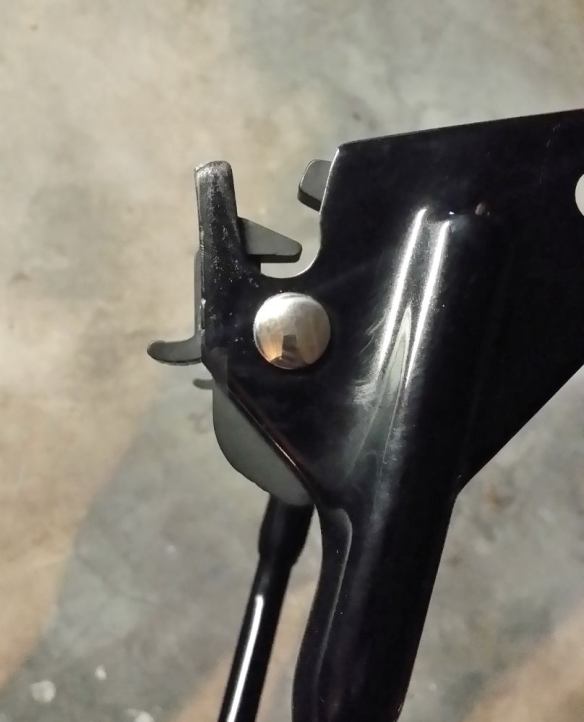 Fixation-sissy-bar-harley