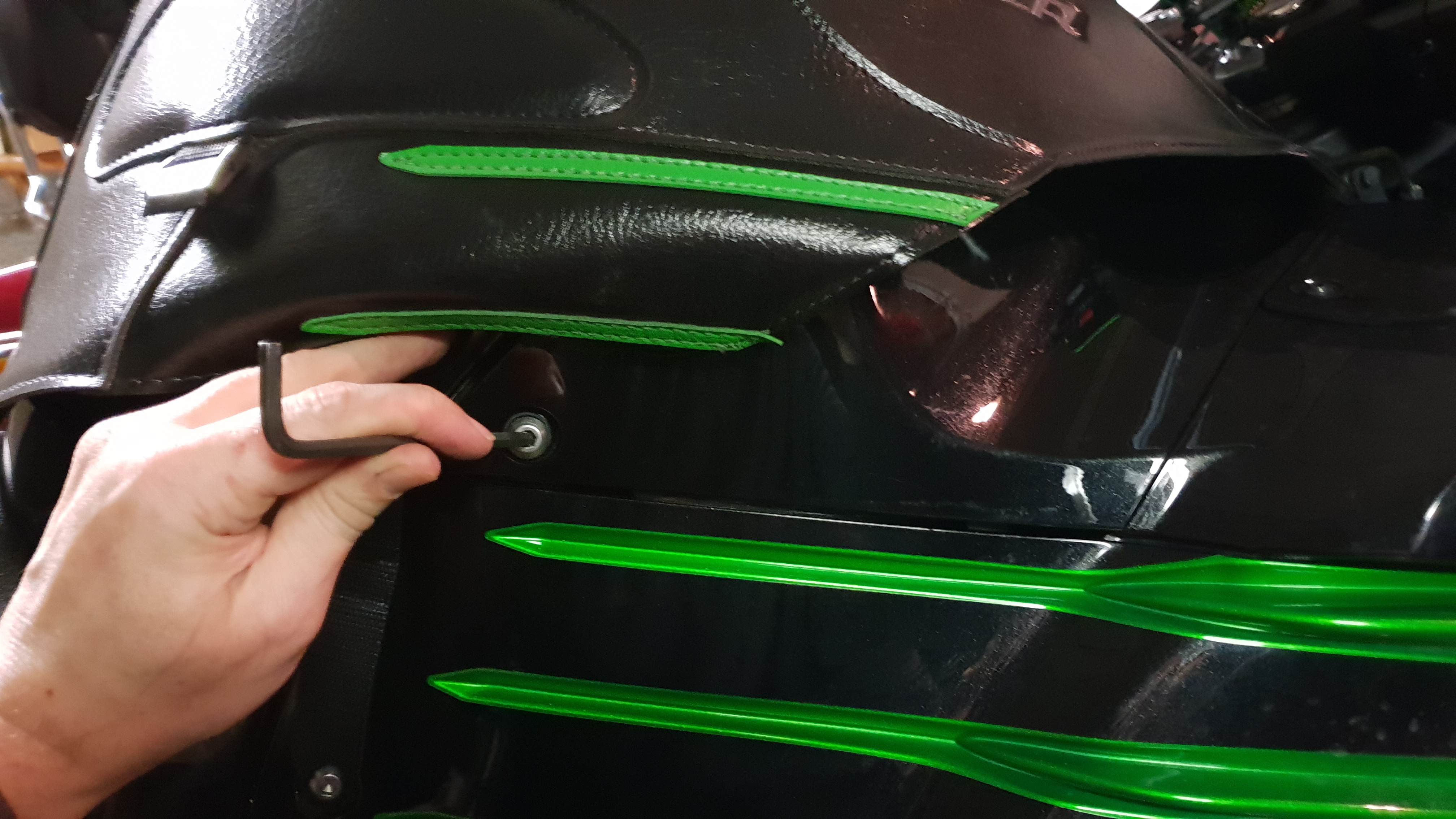 ZZR-1400-charger-batterie-1