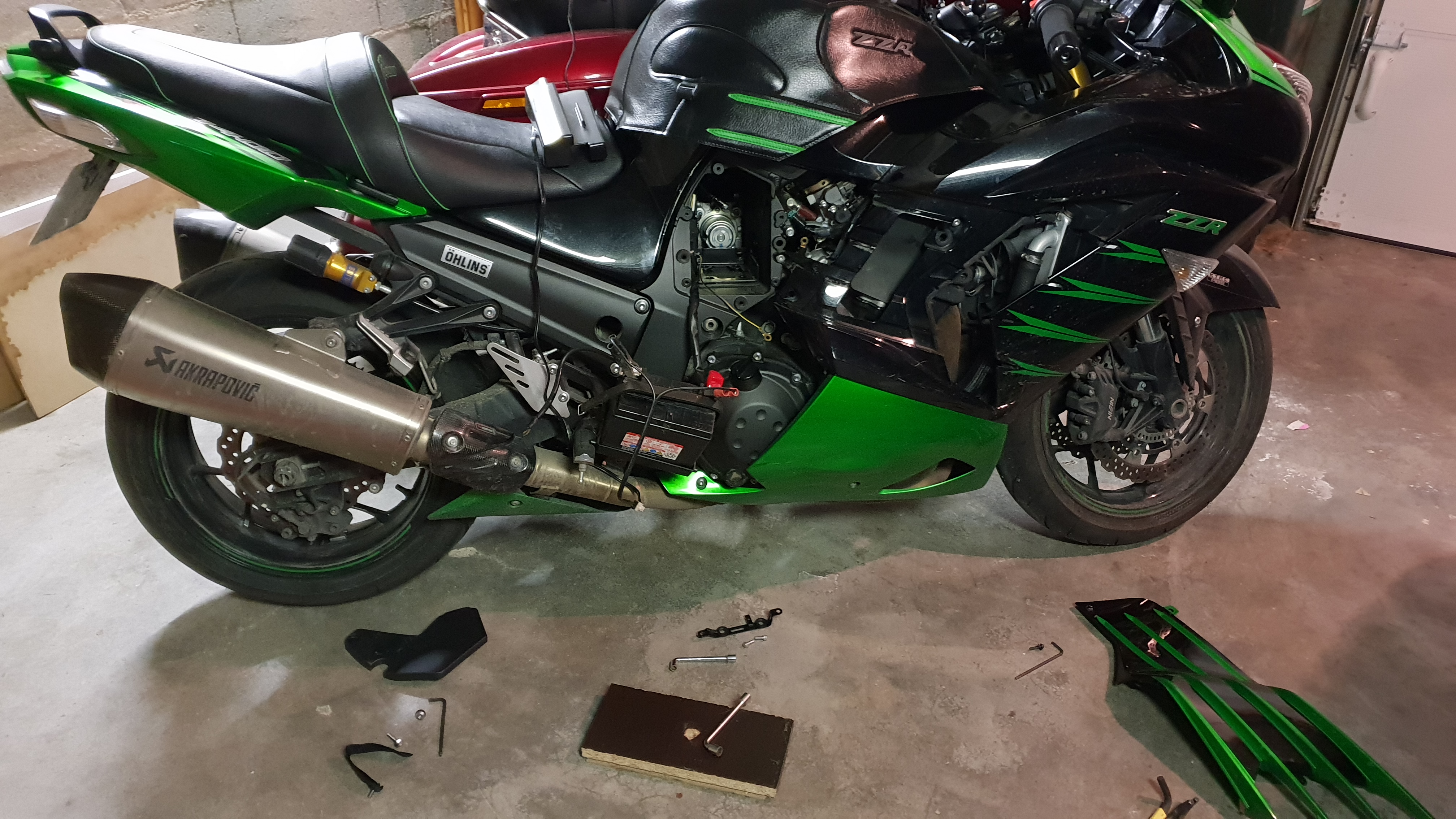 ZZR-1400-charger-batterie-10