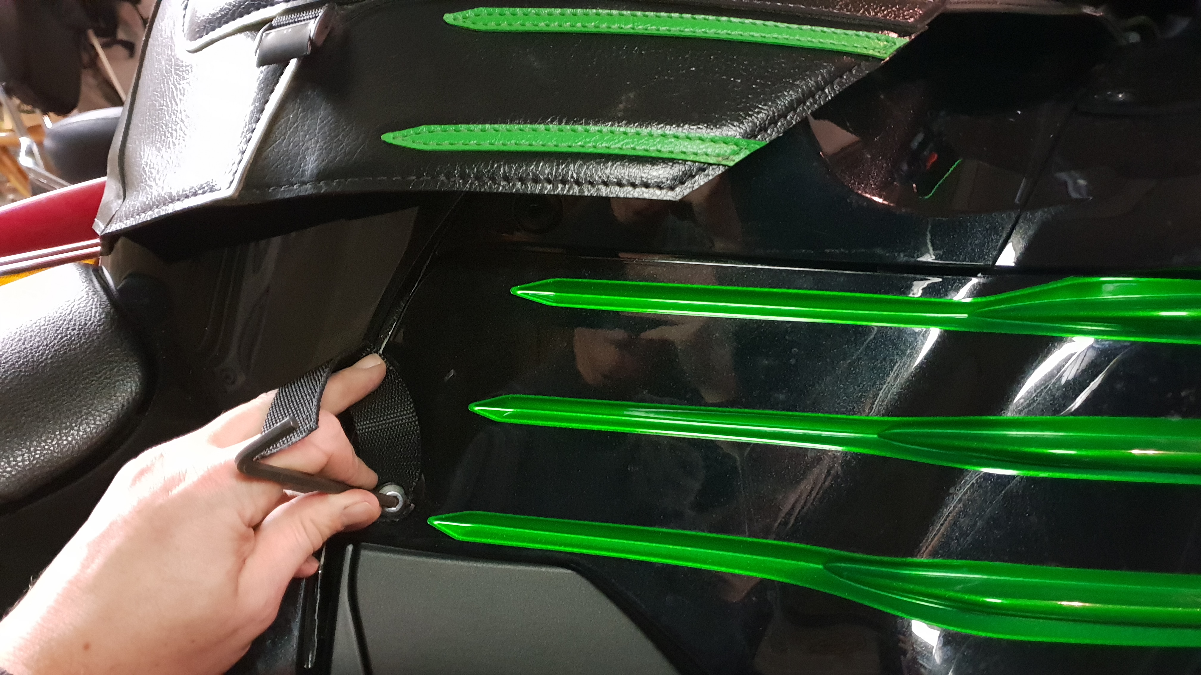 ZZR-1400-charger-batterie-2