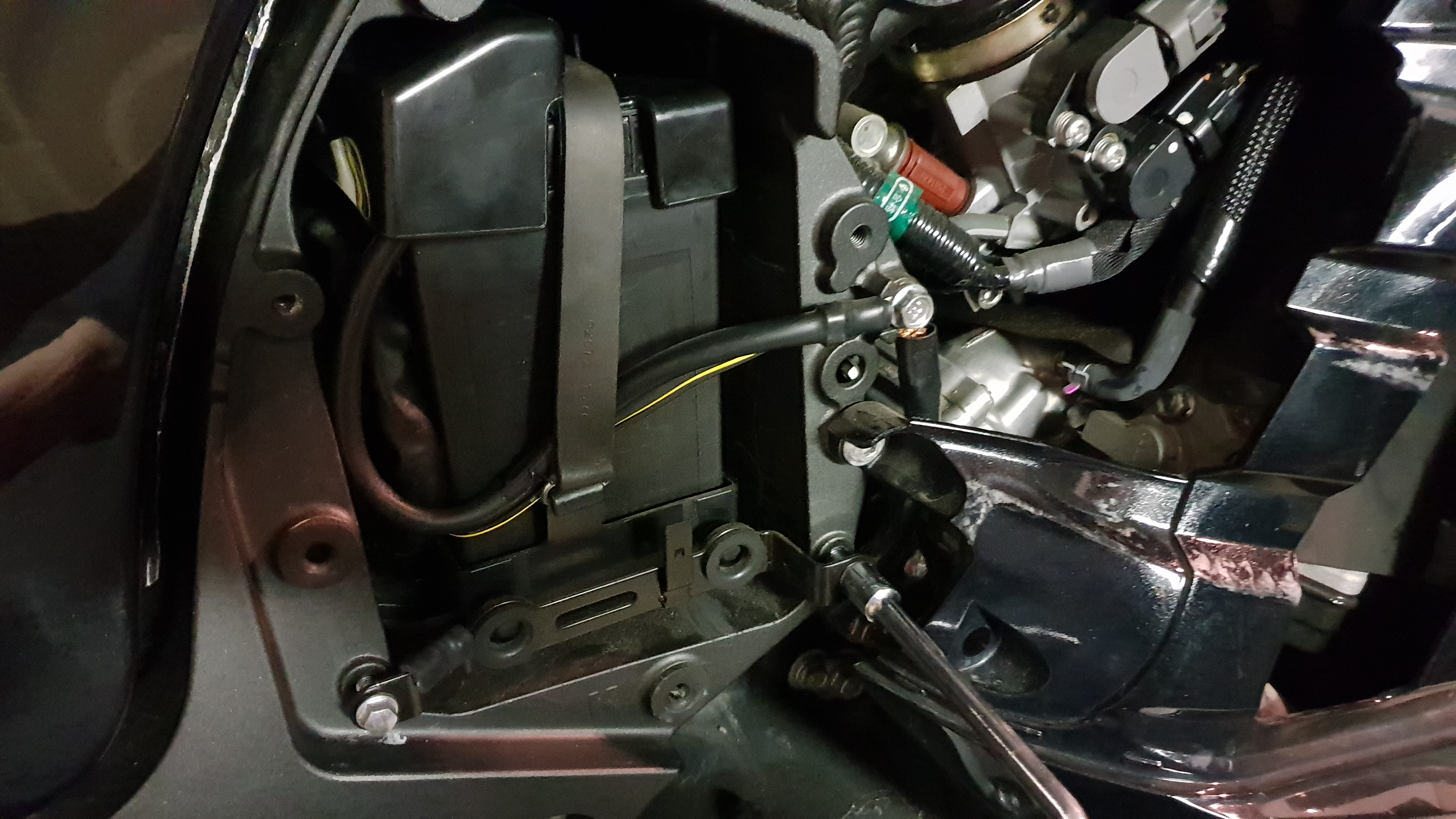 ZZR-1400-charger-batterie-6