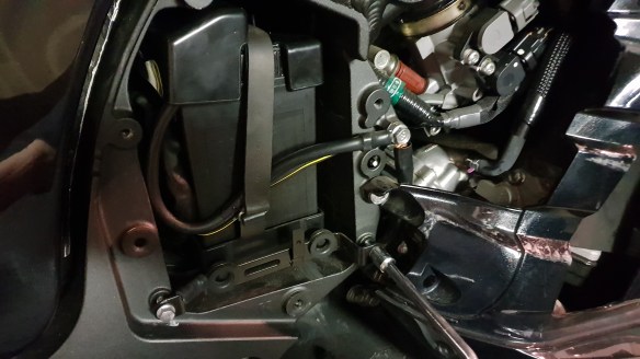 ZZR-1400-charger-batterie-6