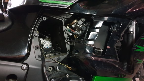 ZZR-1400-charger-batterie-8